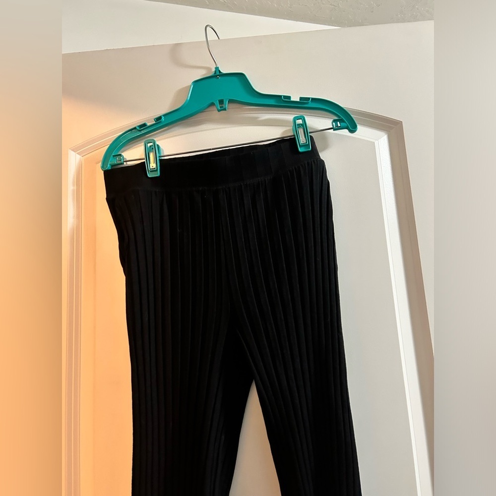 Eileen Fisher ribbed black pants with ankle slit and lettuce hem - Picture 6 of 9